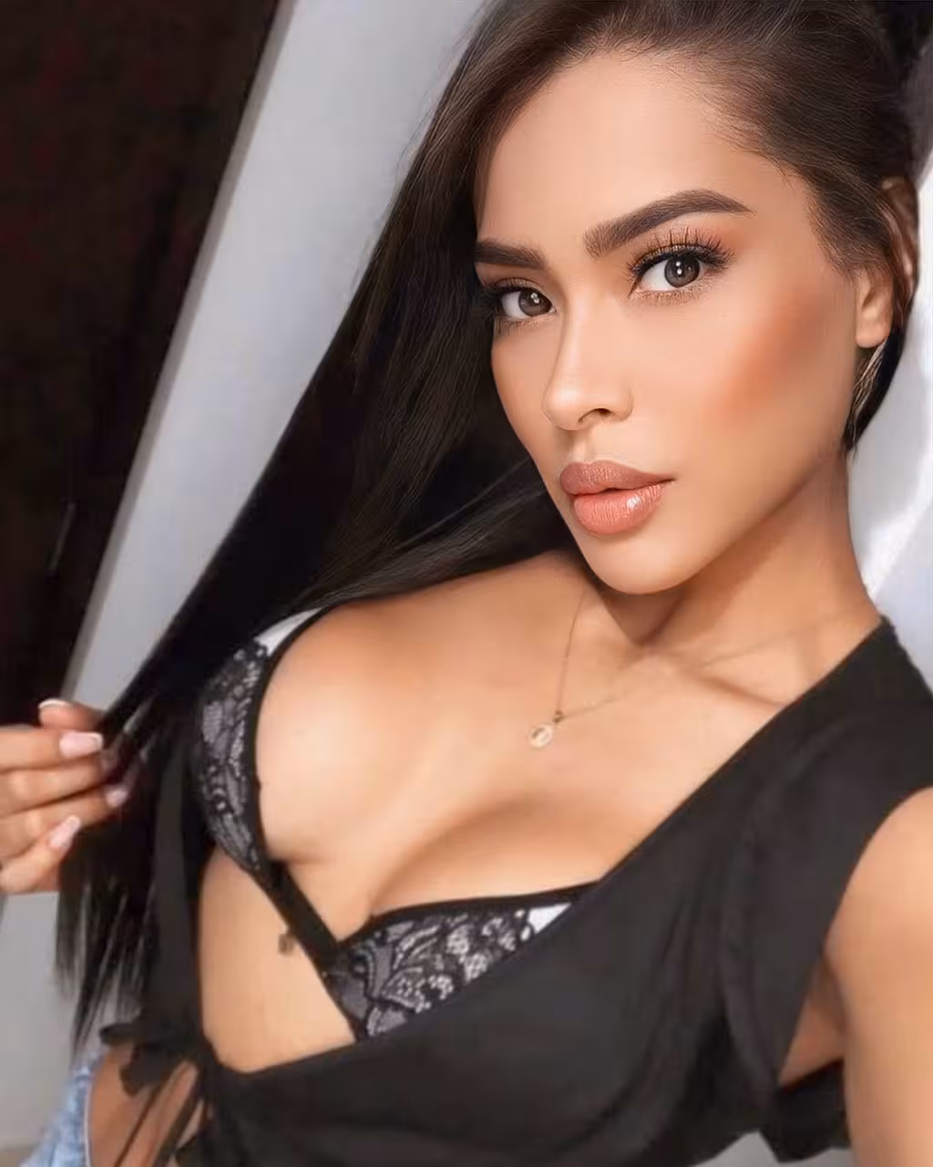 MELISA 33 Medellin Colombia I am dating man for a loving partnership