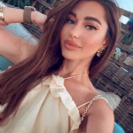 Iryna 34 Lisboa Portugal Looking for a man to date and laugh together