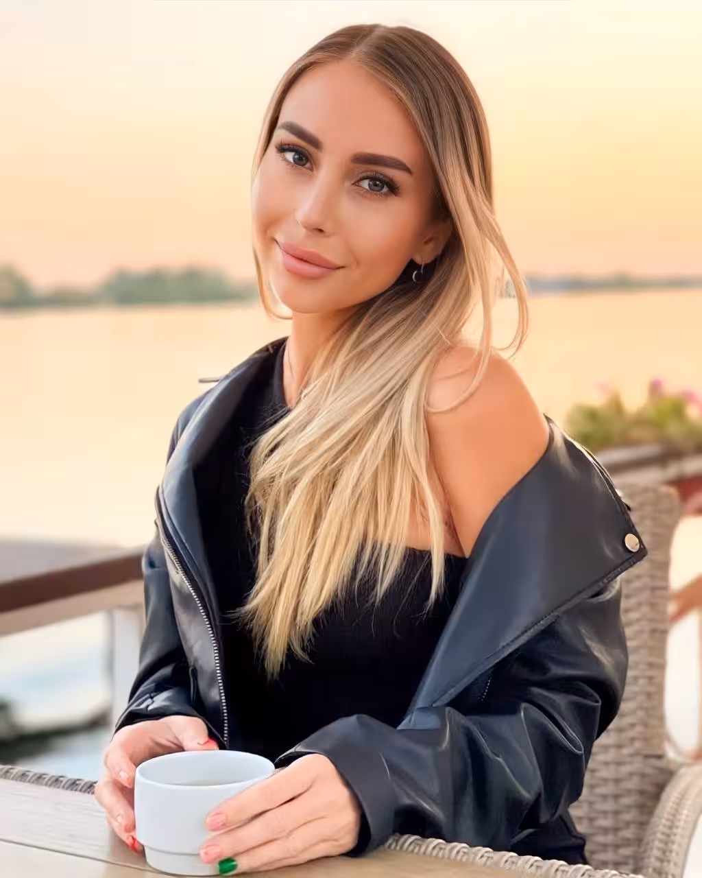 Olena 37 Odesa Ukraine Looking for a man to date and never let go