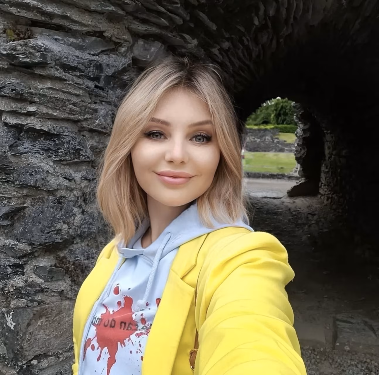 Olena 48 Dublin Ireland I am dating man who is my best friend