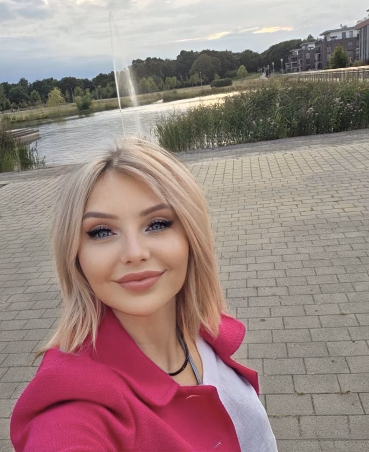 Olena 48 Dublin Ireland I am dating man who is my best friend