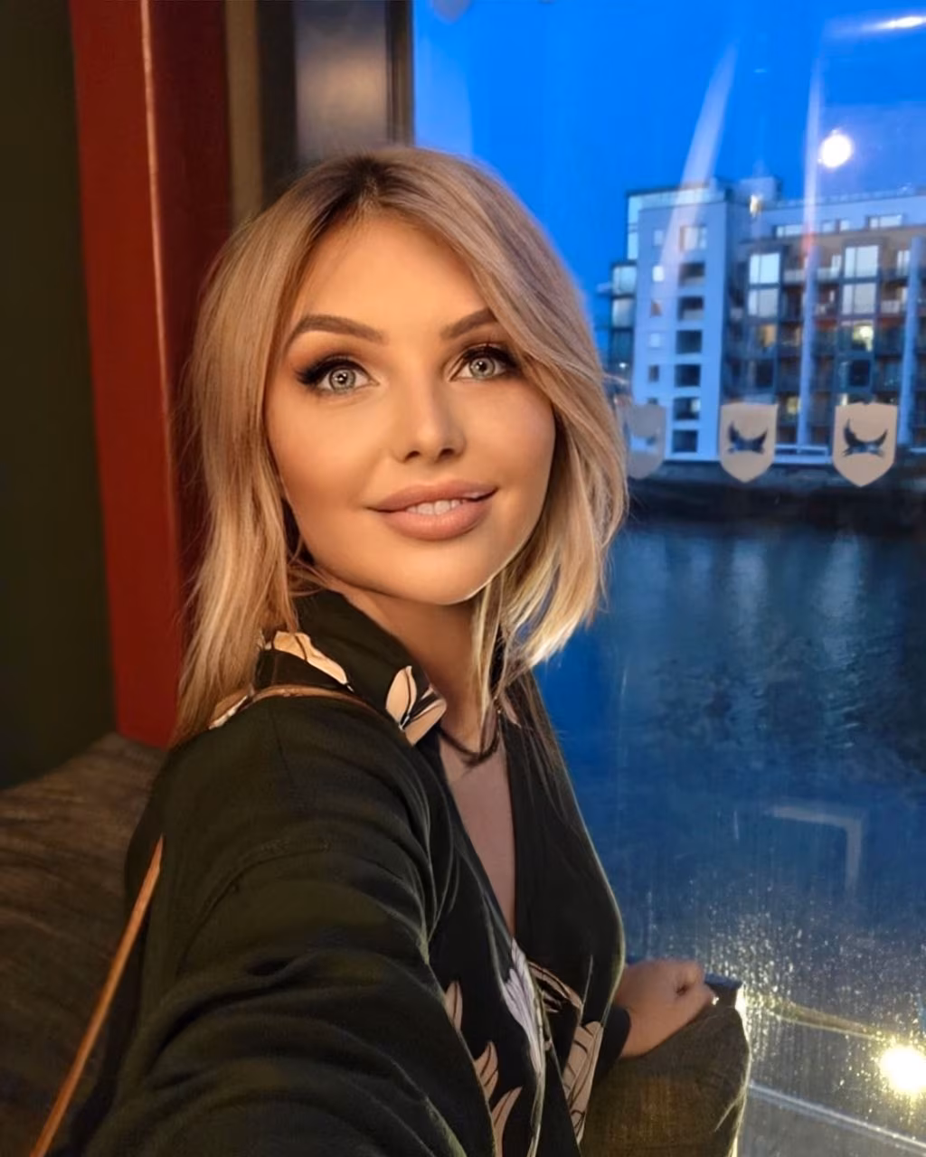 Olena 48 Dublin Ireland I am dating man who is my best friend