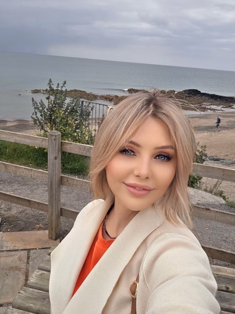 Olena 48 Dublin Ireland I am dating man who is my best friend