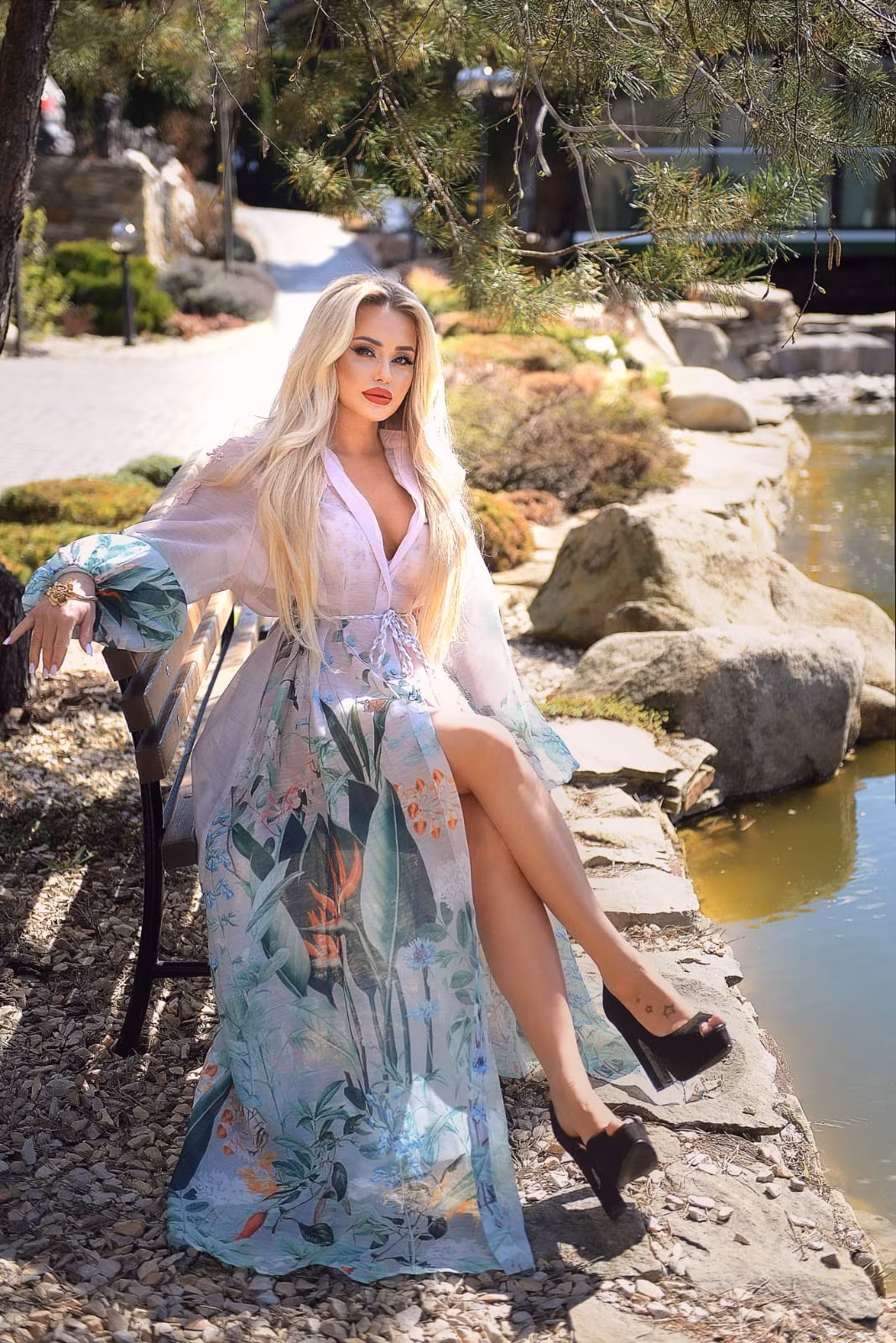 Viktoria 36 Dnepr Ukraine I want to date a man who is devoted