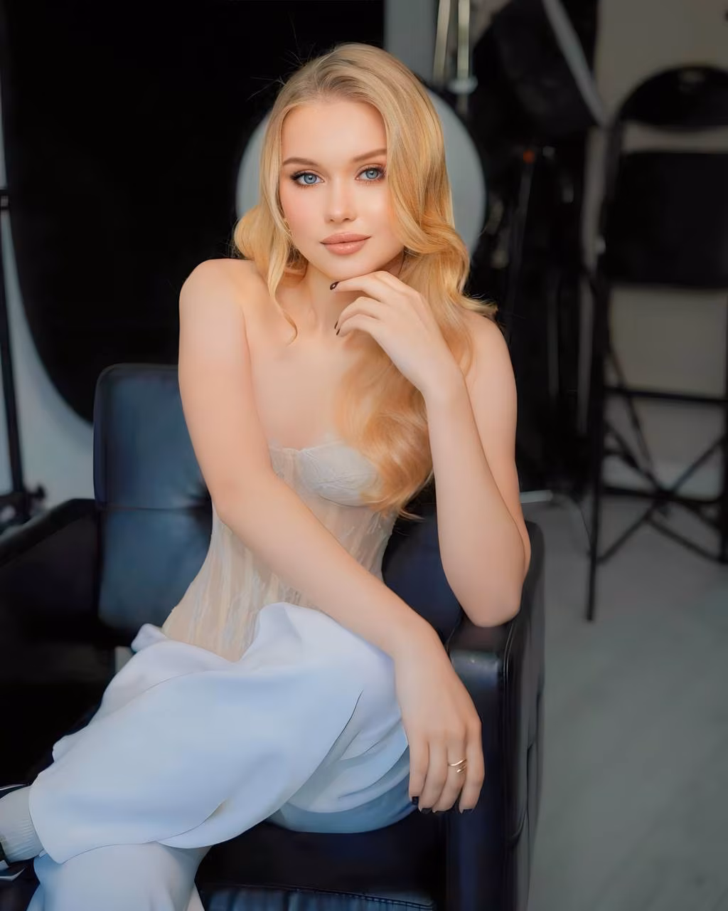Anastasiia 19 Lutsk Ukraine I am dating man who is a good listener