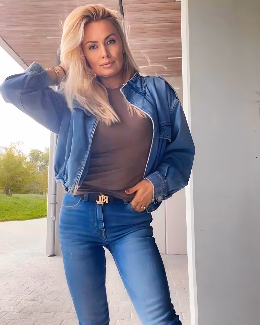 Iryna 42 Kryvyi Rih Ukraine I am dating man who is family oriented
