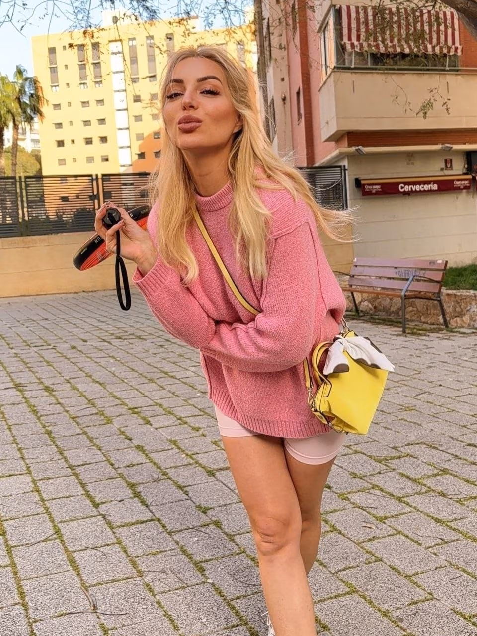 Oleksandra 33 Kyiv Ukraine I am dating man who is family oriented