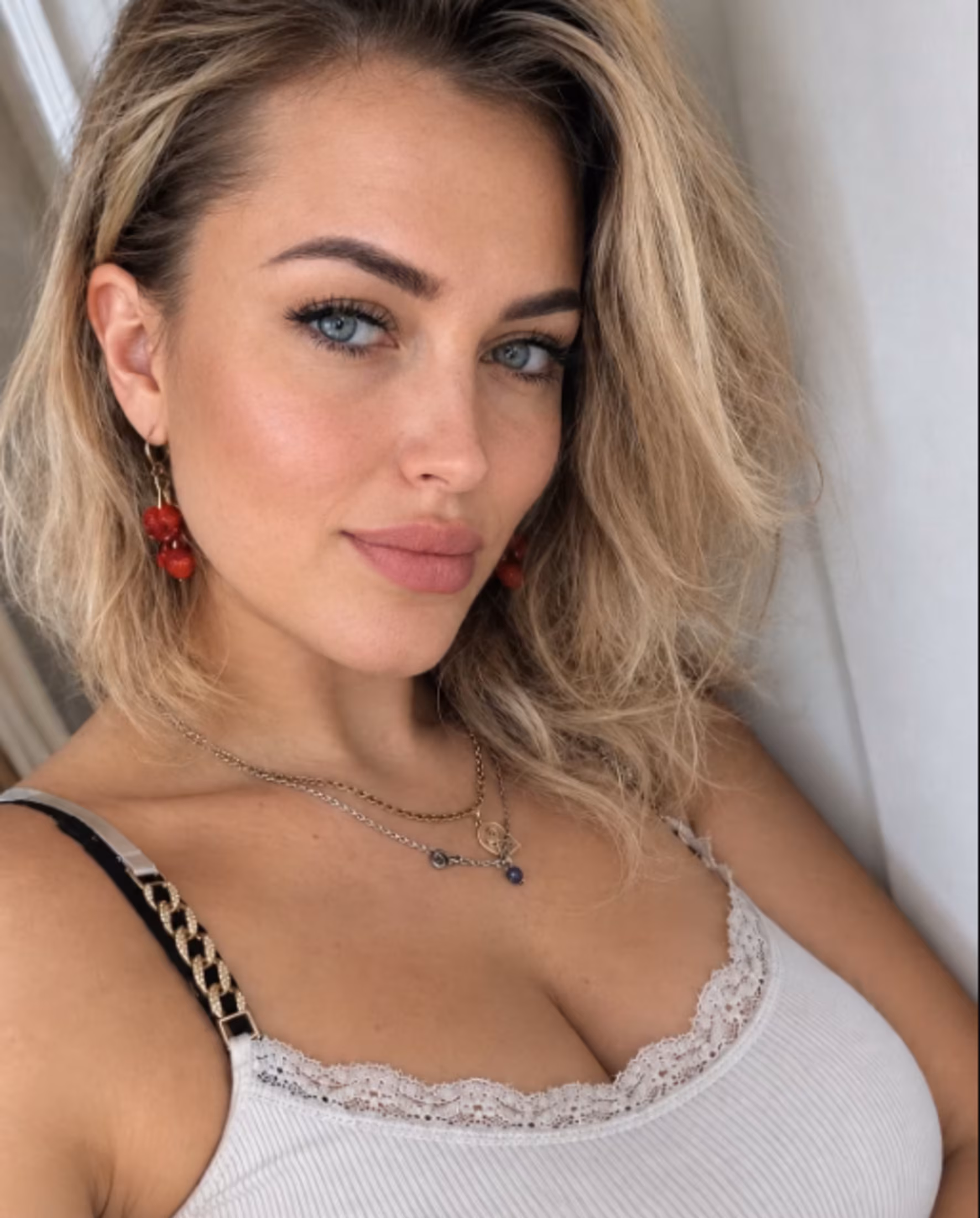 Yuliia 43 Dnipro Ukraine I want to date a man who is understanding