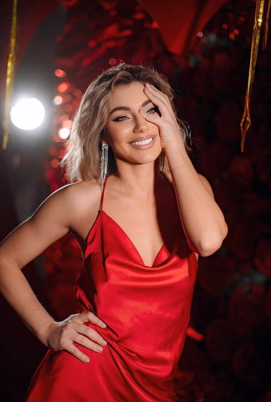 Alena 36 Kharkiv Ukraine I am dating man who is adventurous