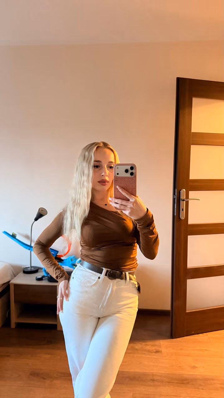 Viktoria 26 Dnepr Ukraine I am dating man who is mature