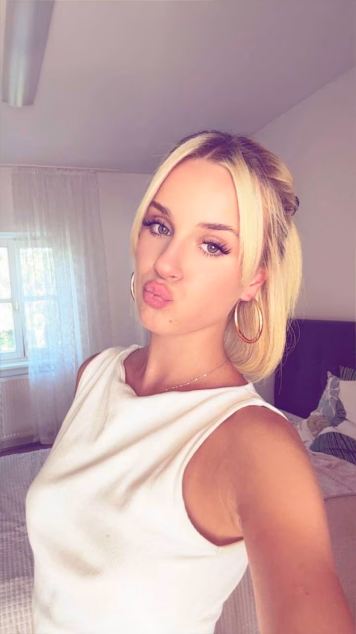 Daria 19 Kiev Ukraine I am dating man who makes me feel special