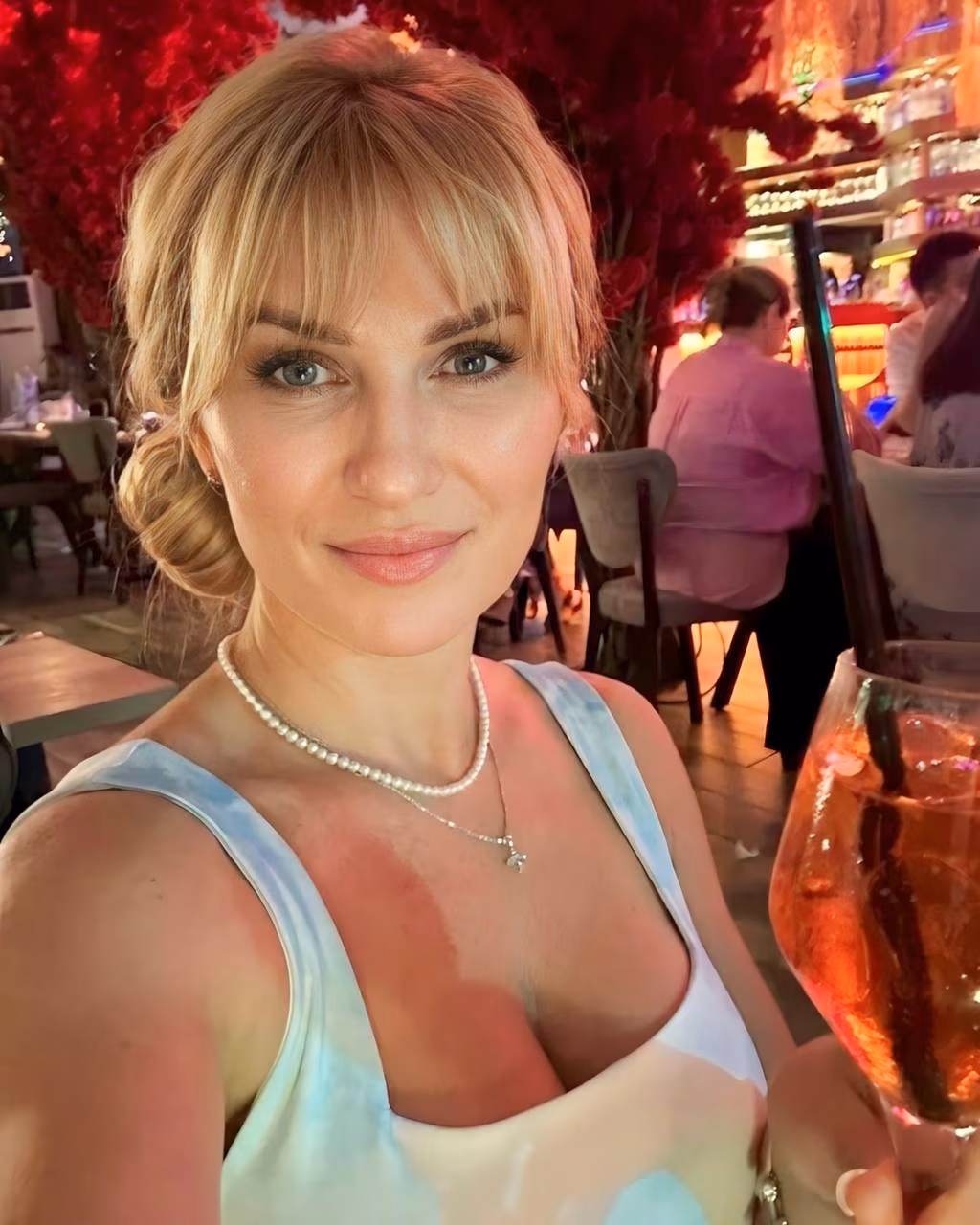 Irina 44 Prague Czech Republic I want to date a man who is honest with me