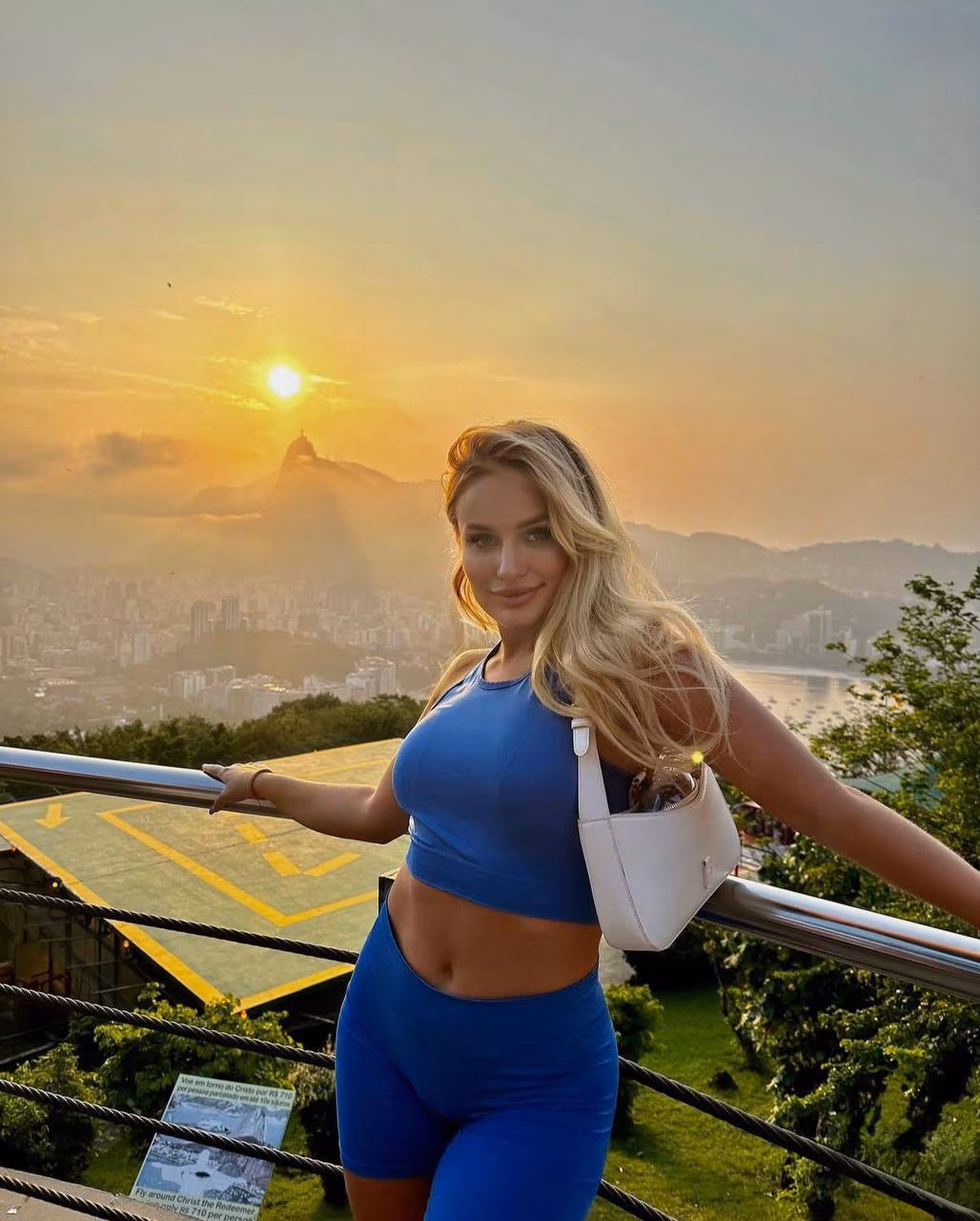 Elina 32 Hamburg Germany Looking for a man to date and build dreams