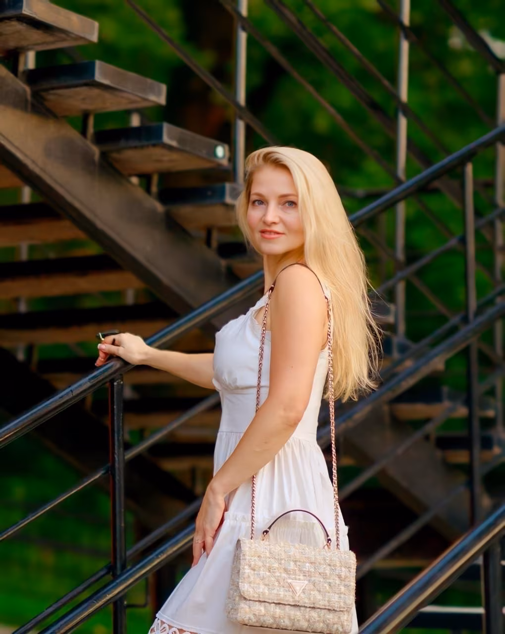 Elena 47 Vinnitsa Ukraine Looking for a man to date and laugh together