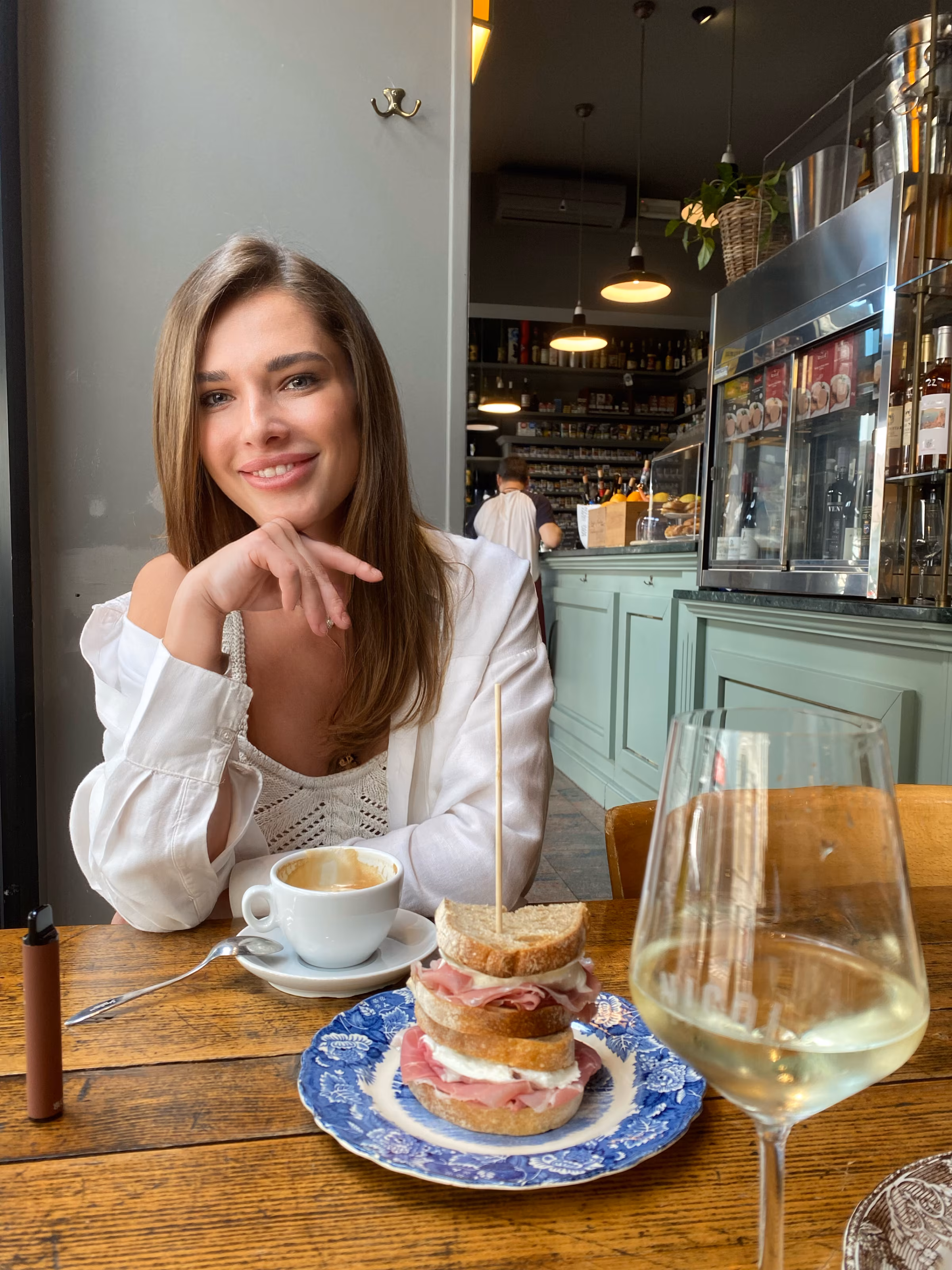 Viktoria 34 Milano Italy Looking for a man to date and share dreams