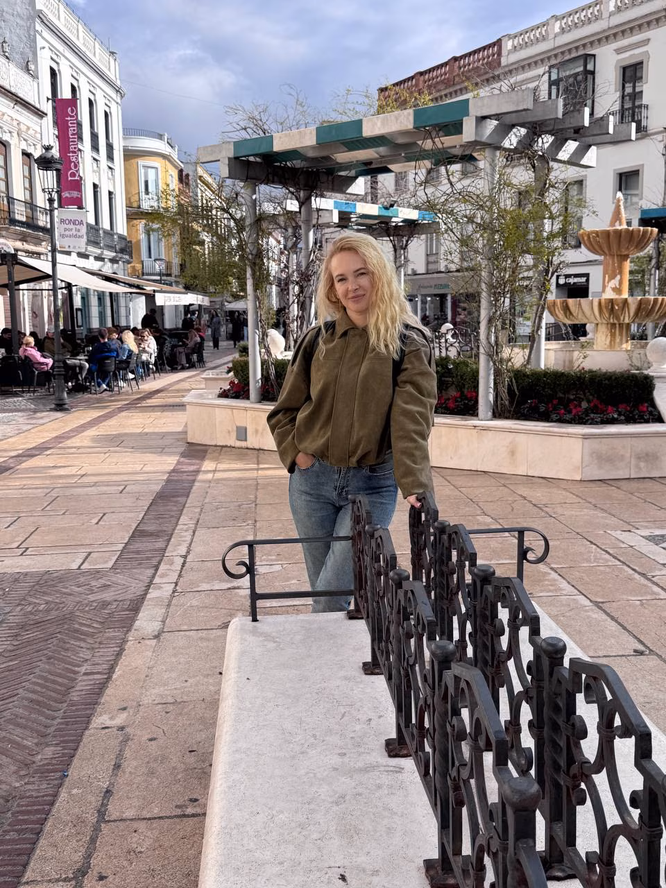 Olena 42 Benalmadena Spain Looking for a man to date and share hobbies