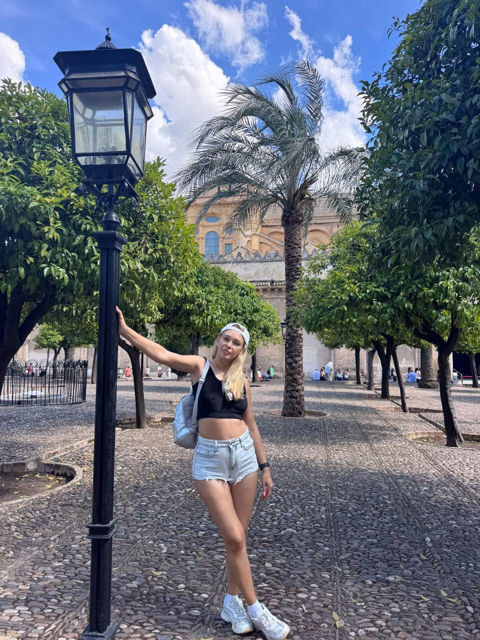 Olena 42 Benalmadena Spain Looking for a man to date and share hobbies