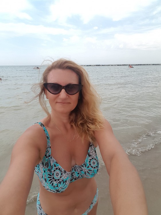 Elena online dating scammer pictures